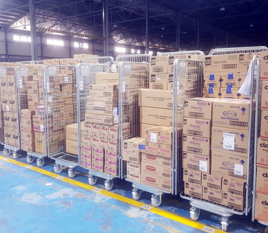 Roll cage A-frame 3 walls by ZAMKO; Roll cages, also known as roll containers or roll pallets, are mobile units typically used for transporting and storing goods